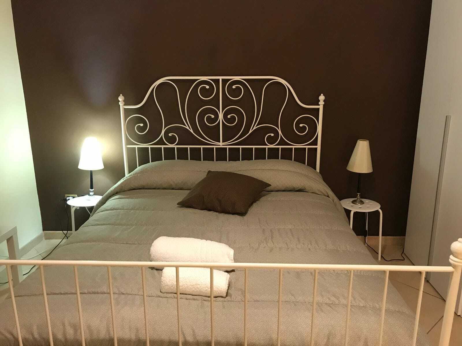 Casa Family & Friends Bed & Breakfast ซาแลร์โน ภายนอก รูปภาพ