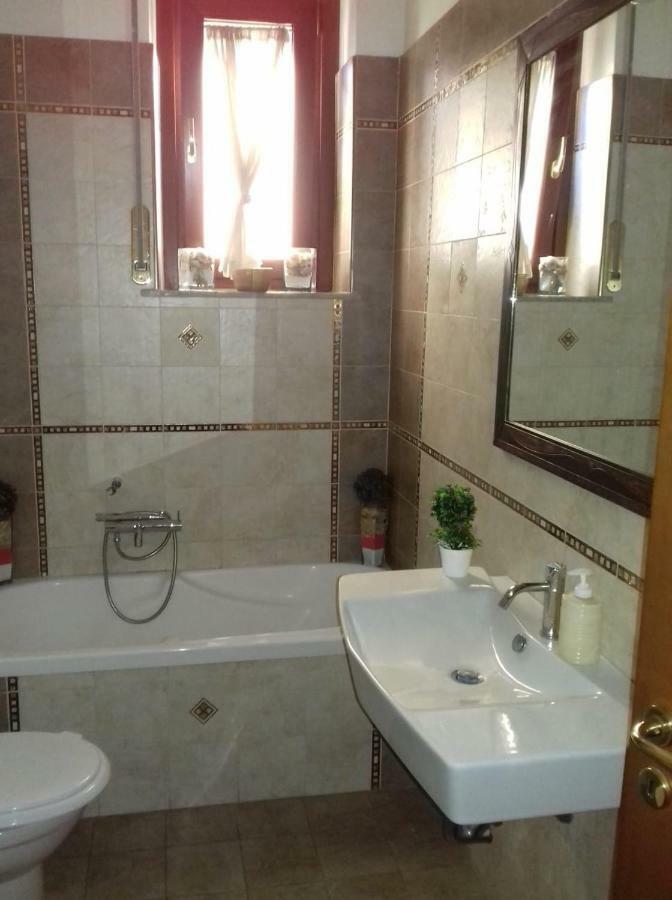 Casa Family & Friends Bed & Breakfast ซาแลร์โน ภายนอก รูปภาพ