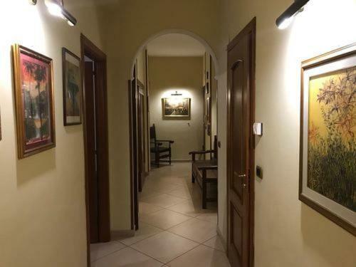 Casa Family & Friends Bed & Breakfast ซาแลร์โน ภายนอก รูปภาพ